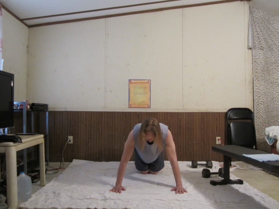 Bent knee push up picture demonstrating the beginning of the repetition from a front viewpoint.