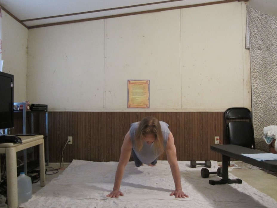 Regular push up picture demonstrating the beginning of the repetition from a front viewpoint.