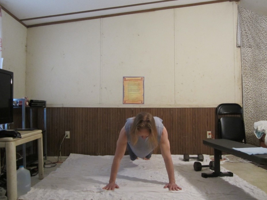 Regular push up picture demonstrating the end of the repetition from a front viewpoint.